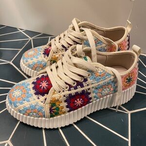 NWOT Bamboo crochet platform sneakers